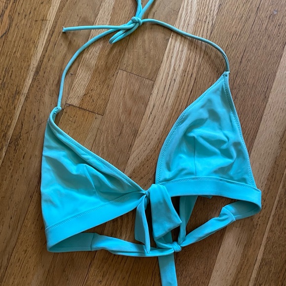 Two bathing suit tops - Picture 2 of 2